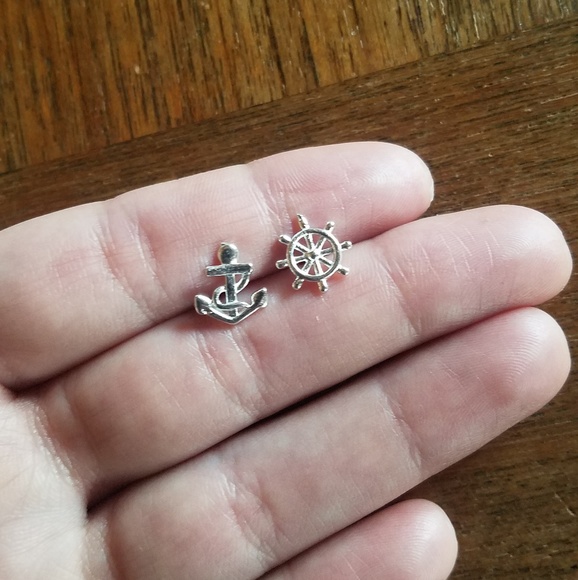 NWOT Silver Anchor & Captain's Wheel Studs - Picture 5 of 7